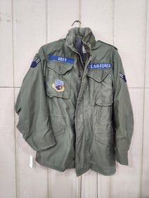USAF green military cold weather coat w/ lining and name badge of UREY
