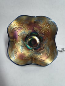 Carnival glass Pepper Plant scalloped edge dish