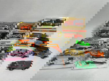 Large lot of collectible 1/64 scale cars and models inc. Matchbox, Nascar, Racing Collec. and more