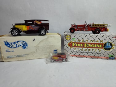 Corgi, Hot Wheels lot inc. 1/64 Hot Wheel car, 1/25 Hot Wheel locking coin bank & Corgi Fire Engine