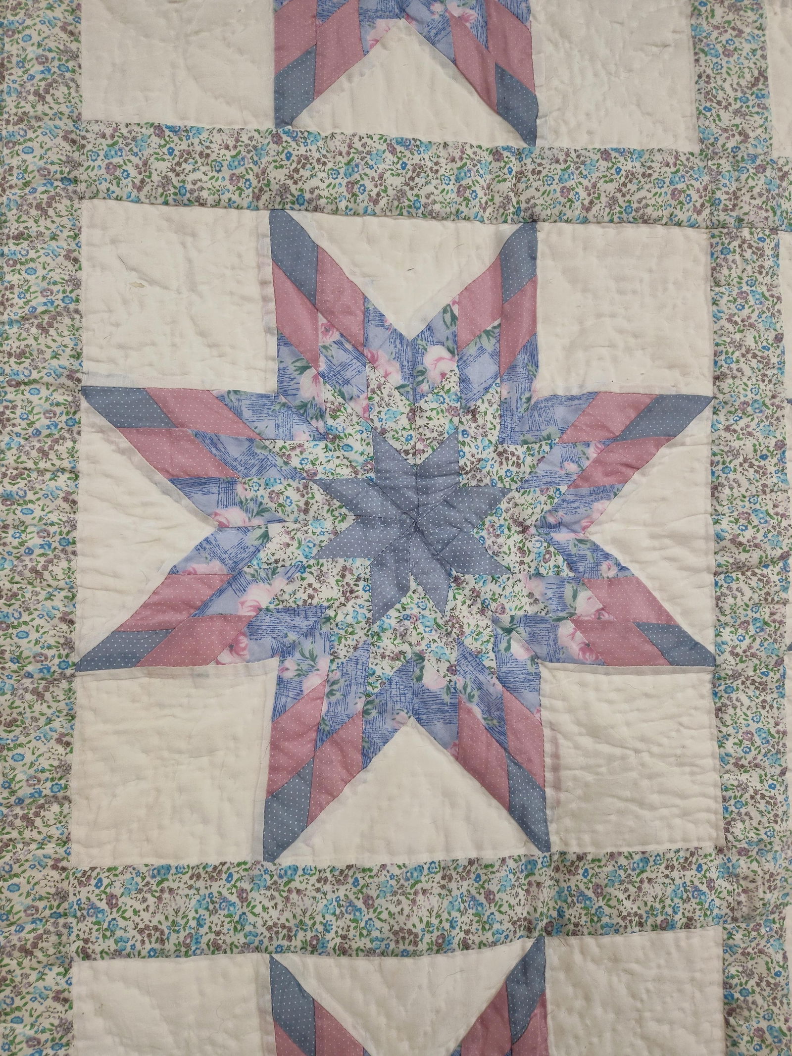 Hand quilted Eastern Star floral pastel quilt: showing very minor areas of soiling98 x 84