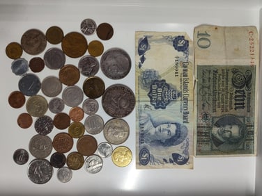 Lot of foreign coinage and paper currency