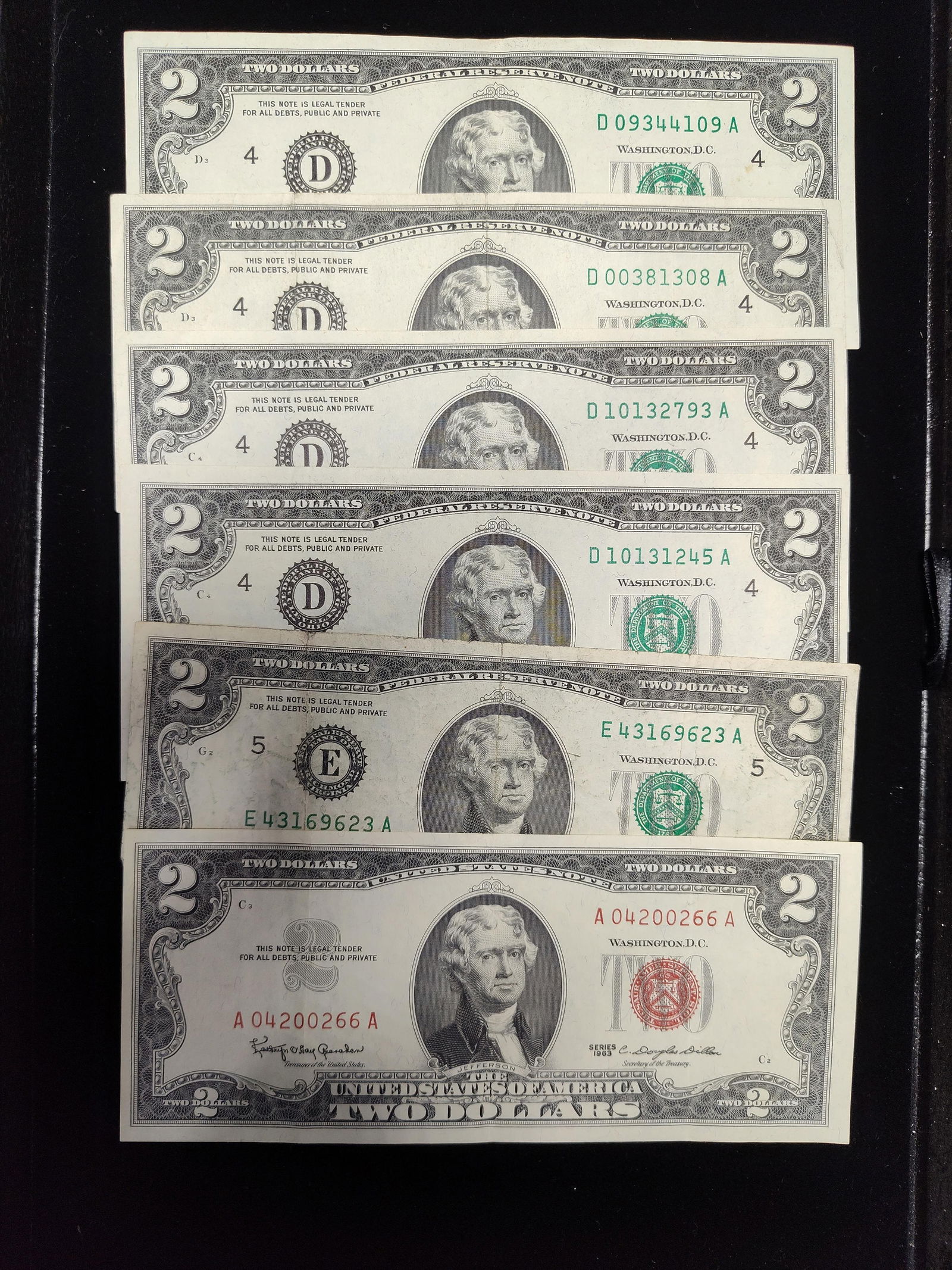 Lot of 6- 1976  US 2 Dollar Notes inc. 4 D's and 1 E as well as 1963 Red Seal 2 dollar note (1 of 5)