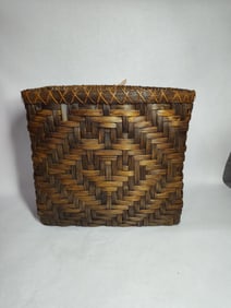 Hand woven splint basket