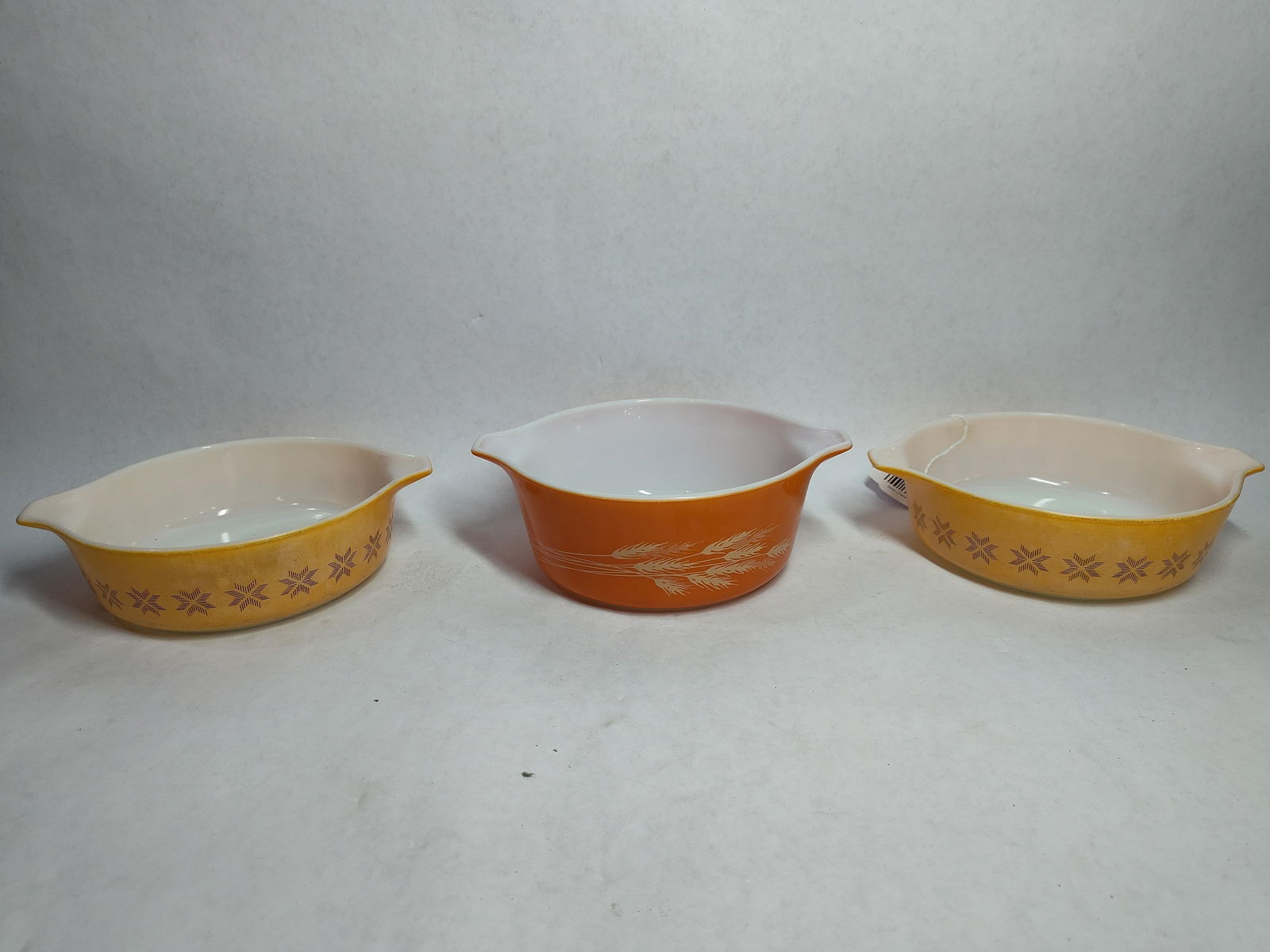 Lot of 3 Pyrex small casserole dishes: not included lids 6. D