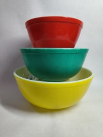Pyrex set of 3 primary colors mixing bowls