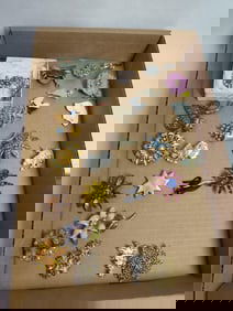Assorted lot of costume pins and brooches