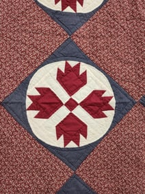 HAND STITCHED BEAR PAW PANEL QUILT