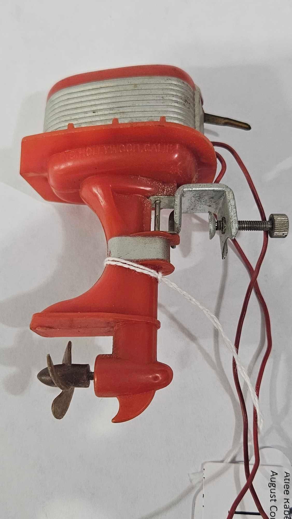 Knickerbocker Miniature Outboard Motor (1 of 5)