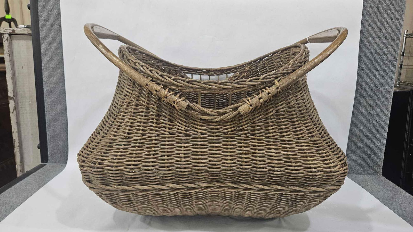 LARGE HAND WOVEN HANDLED BASKET (1 of 8)