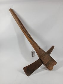 Unusual Club Style Axe