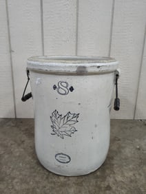 Western Stoneware 8 Gallon Crock