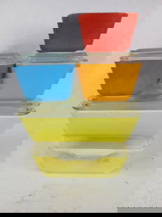 6 pyrex primary colors refrigerator dishes: 3 have lids all are free of chips or cracks