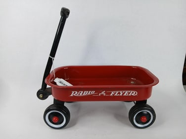 Radio Flyer small red wagon