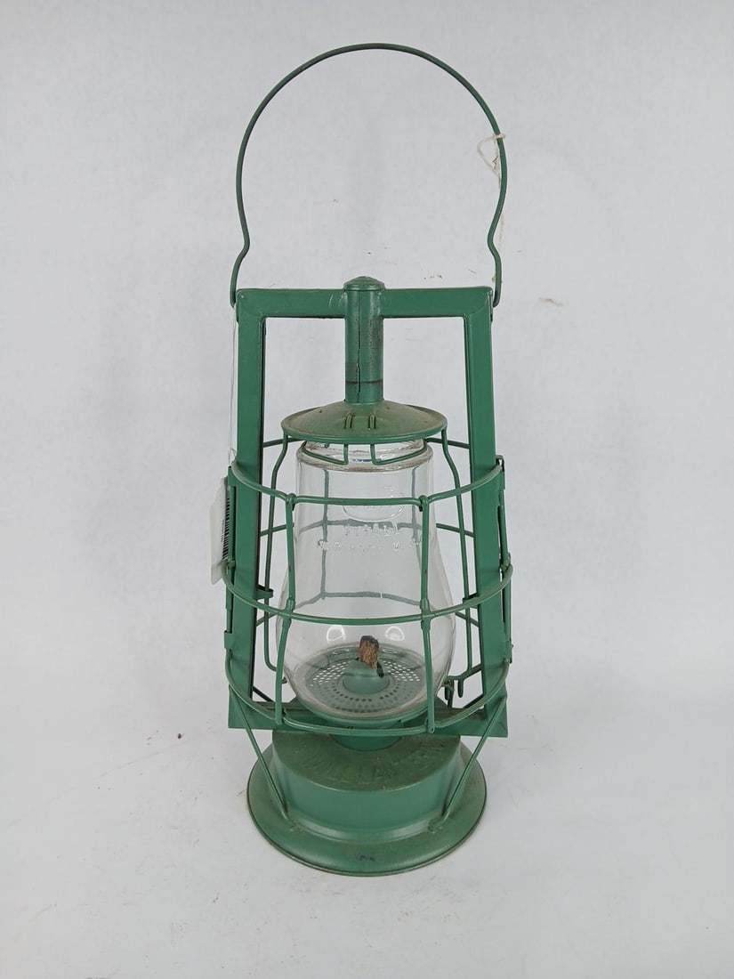 Green Dietz Mill kerosene Lantern (1 of 9)