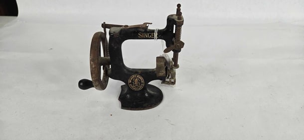 Miniature singer sewing machine