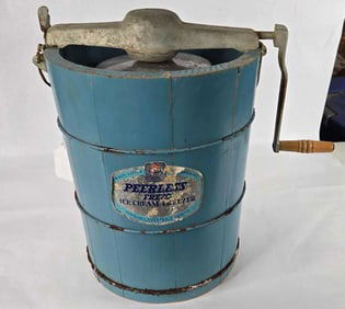 Peerless blue 6 qt Hand crank ice cream freezer