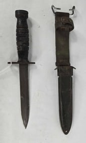WWII US M4 fighting knife with scabbard