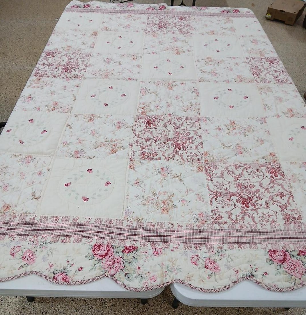Ruffled edge hand stitched floral quilt (1 of 6)