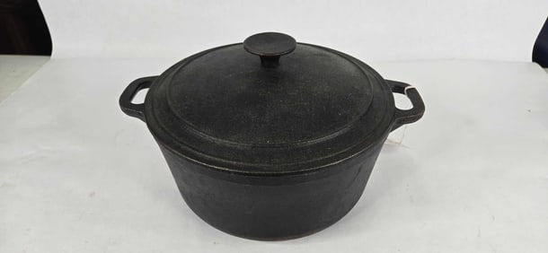 Mesquite Ridge cast iron dutch oven with lid
