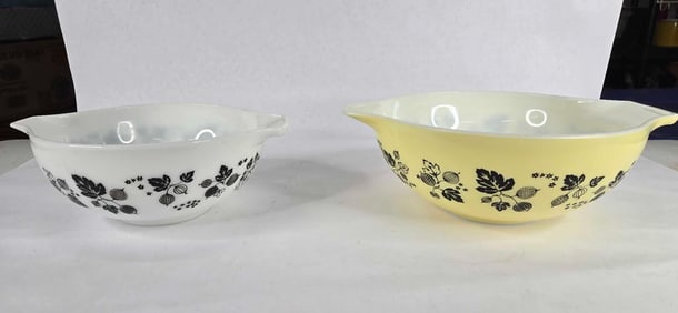 2 gooseberry cinderella pyrex bowls