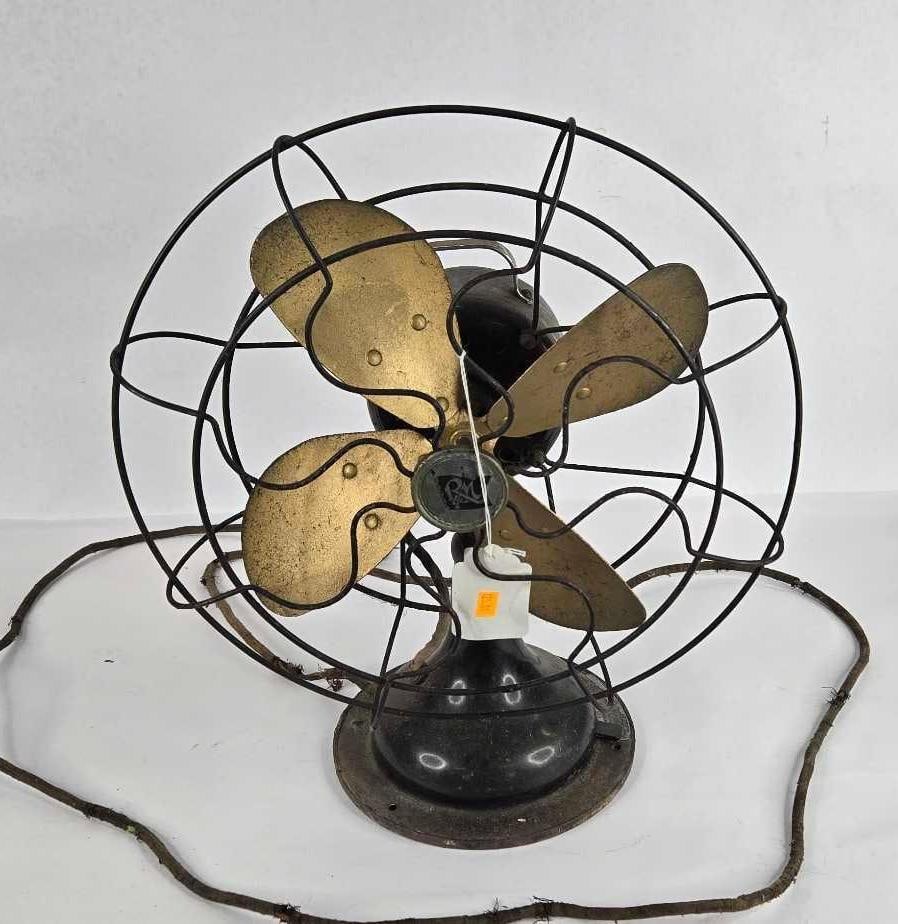 Robbins & Myers 12 in oscillating 3 speed electric fan (1 of 5)