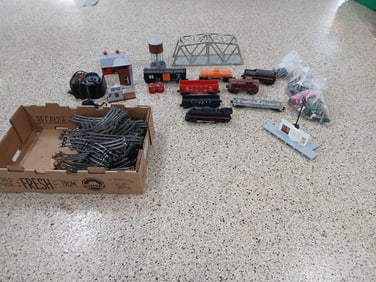 Lionel train set come with tracks engine and some houses