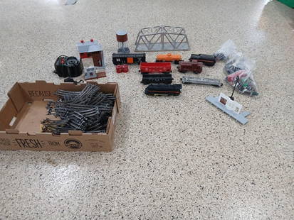 Lionel train set come with tracks engine and some houses: see photos for better description