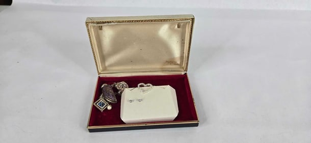 4 silver necklaces and pendant