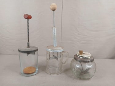 2 glass choppers and glass egg beater/mayonnaise mixer