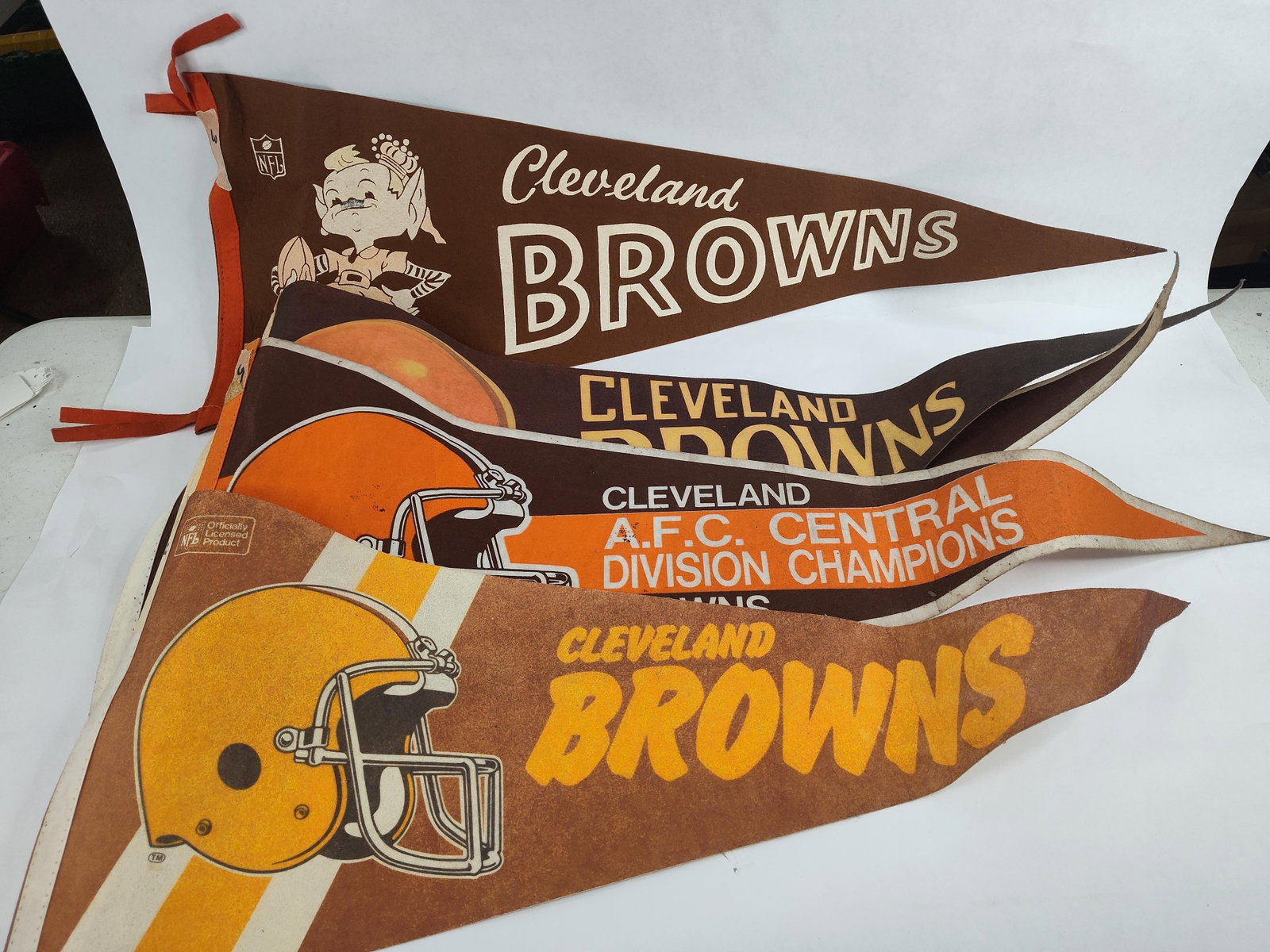 5 Cleveland browns team pennants: 30 in pennants