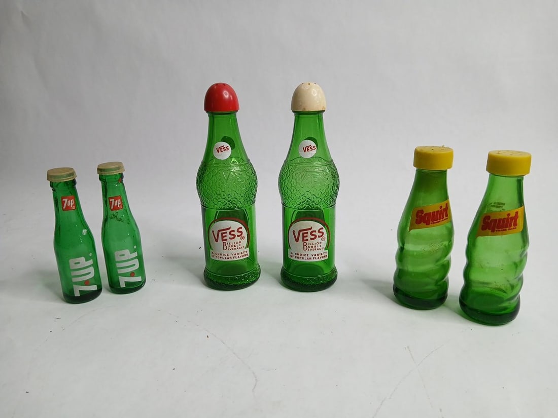 Vess, Squirt and 7 up salt and pepper shakers: .