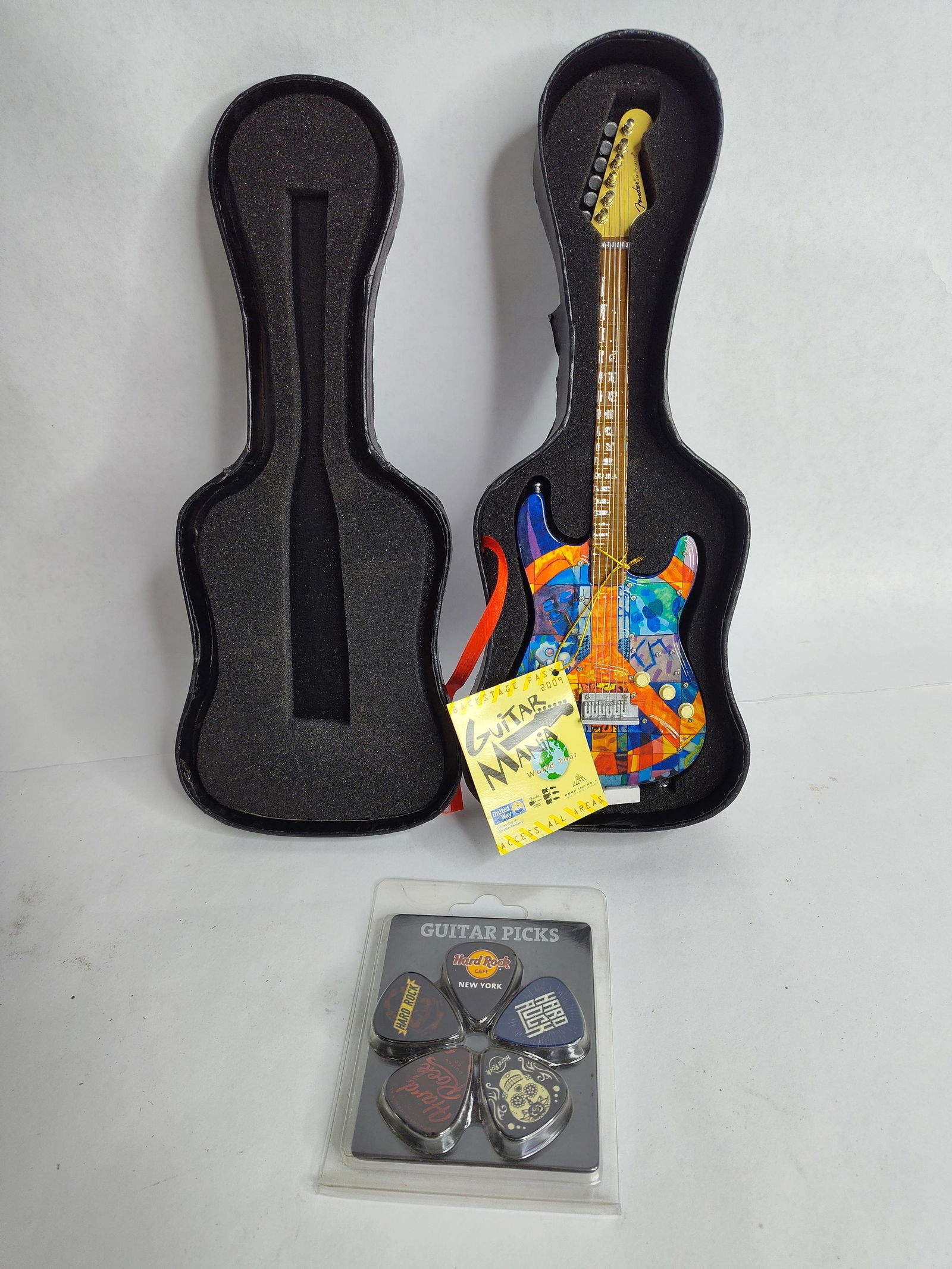 Fender stratocaster miniature guitar and guitar picks: .