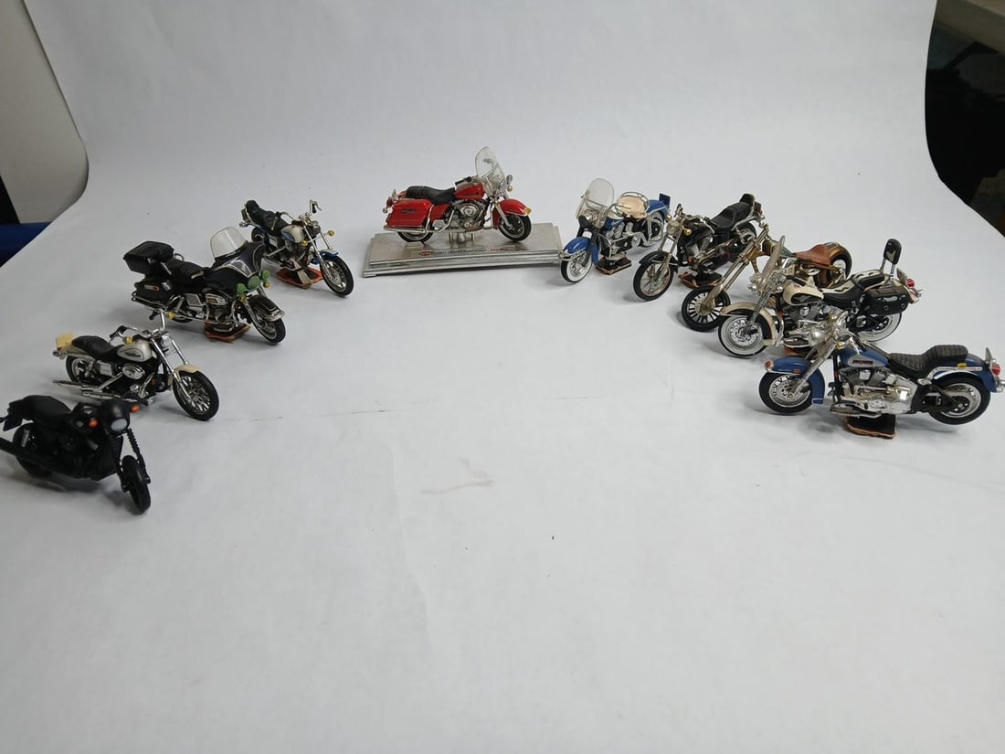 10 Harley Davidson maisto replicas (1 of 9)