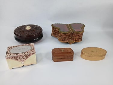 Vintage jewelry and vanity boxes