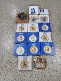15 collector plates Fenton,Royal Doulton and Hummel plates
