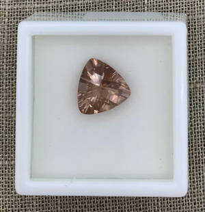 6 pc Large Carat Sparkling Unmounted Jewelers Gemstone Collection: Sizing is Approximate: Including 7.0 CT 18x13mm Smoky Quartz, Pair of 4.10 CT 12x12mm Zandrite, 4 CT 10x12mm Zandrite (Not in the correct box), 10x12mm Oval Citrine and a 6.5 CT 14x10mm polished&;Rhod