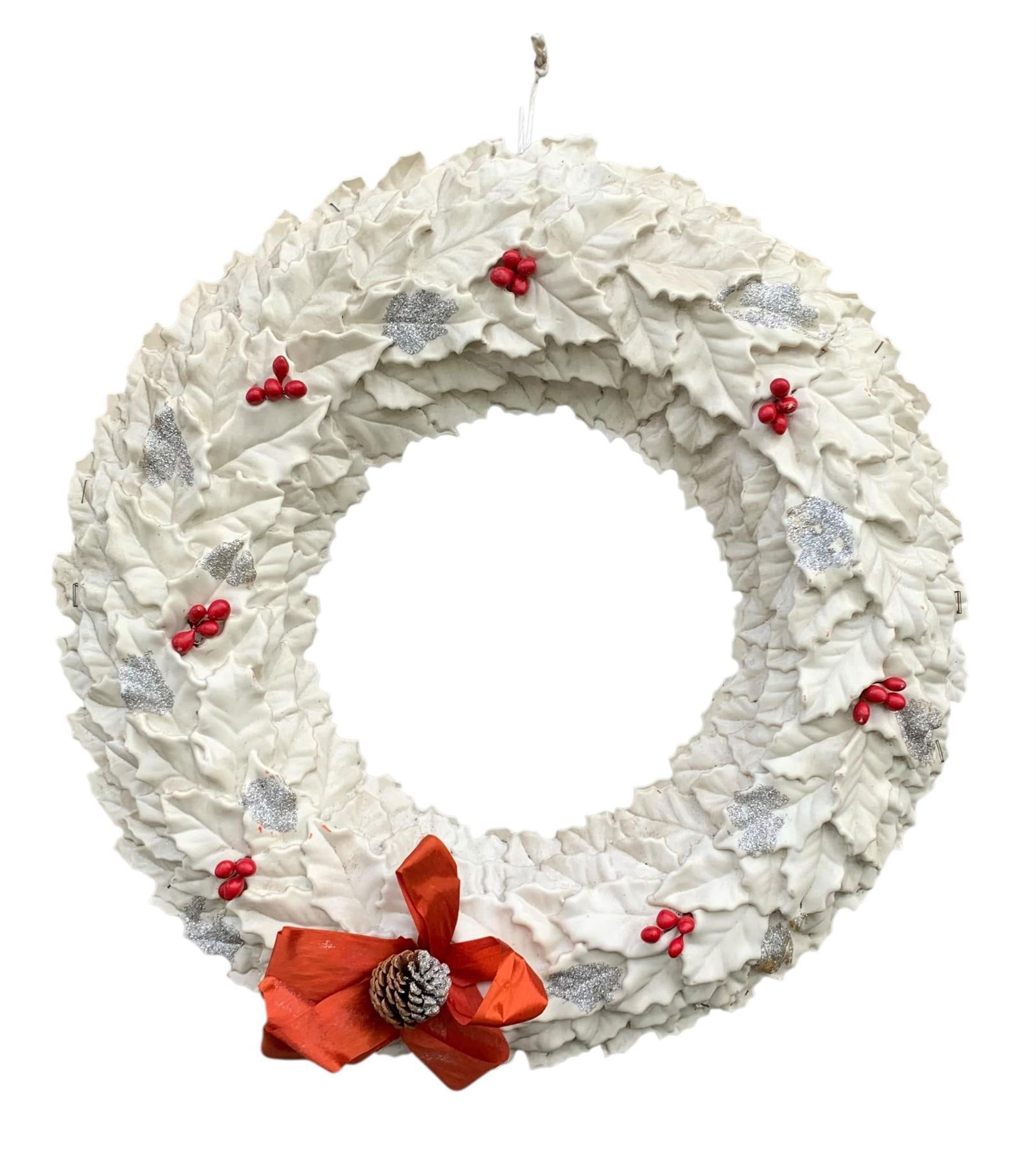 Large Mid Century Winter White Molded Plastic Holly Leaf Holiday Door Wreath Decoration: Silver glitter and red berry detail with early bow and pinecone trim, 20" x 4" with hanging loop, structurally sound.