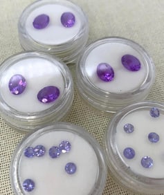 18 pc Zandrite and Tanzanite Lavender and Plum Unmounted Jewelers Gemstone Collection
