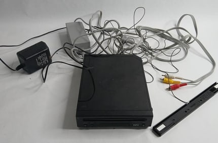 Nintendo Wii 2006 Game console, Sensor Bar and cords
