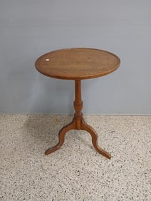 Birds Eye Maple Tilt Table