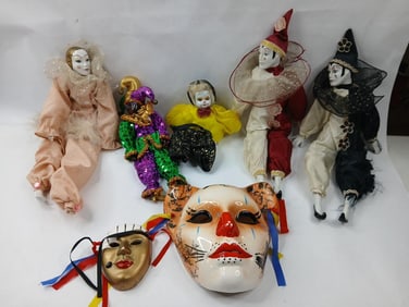 Lot of assorted Harlequin Dolls