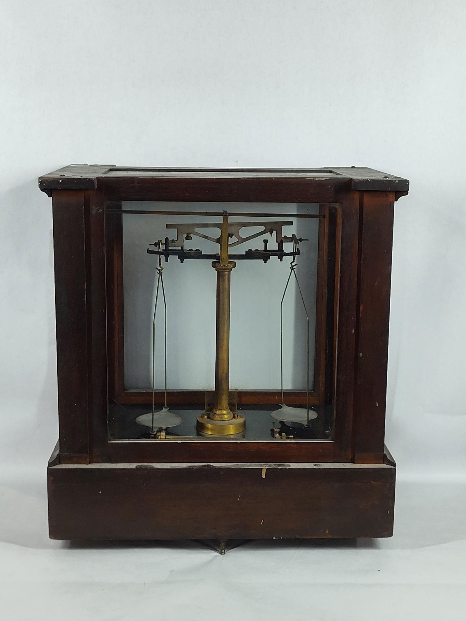 Voland & Sons Apothecary Scale (1 of 10)