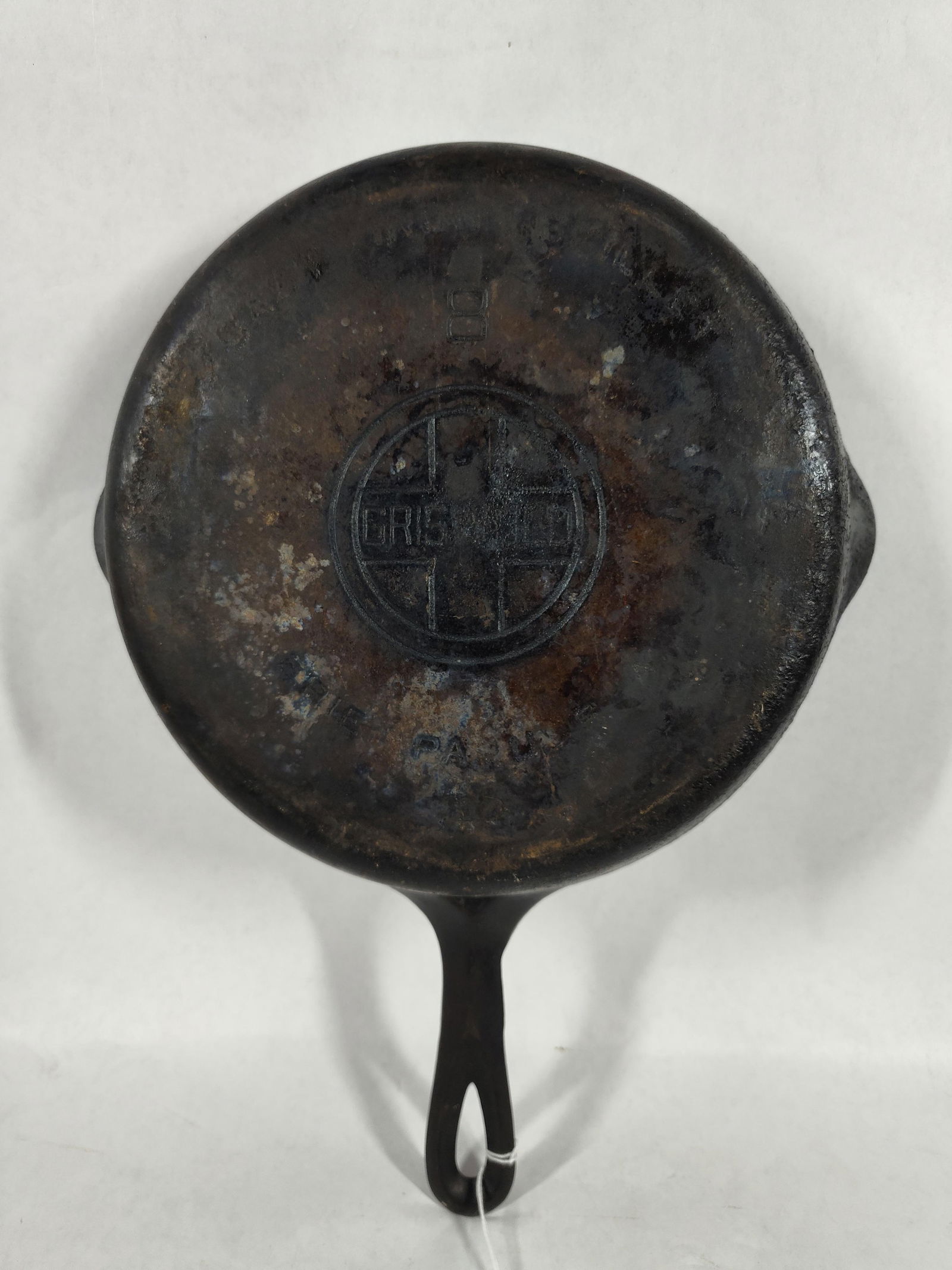 Griswold #8 Cast Iron Skillet (1 of 3)