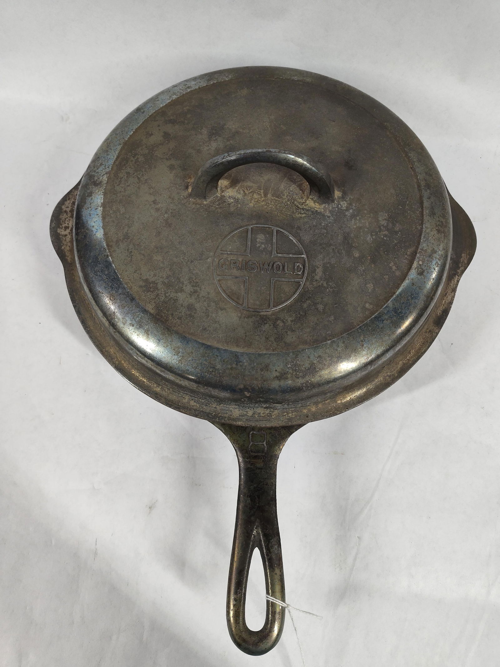 Griswold #8 Fry Pan W Self Basting Lid (1 of 3)