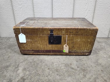 Grain Painted Locking Dovetail Storage Box