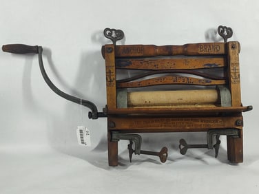 Lovell MFG. Co. Anchor Brand primitive Wringer