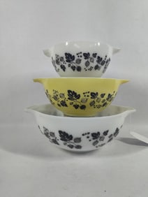 Gooseberry Pyrex Mixing Bowls