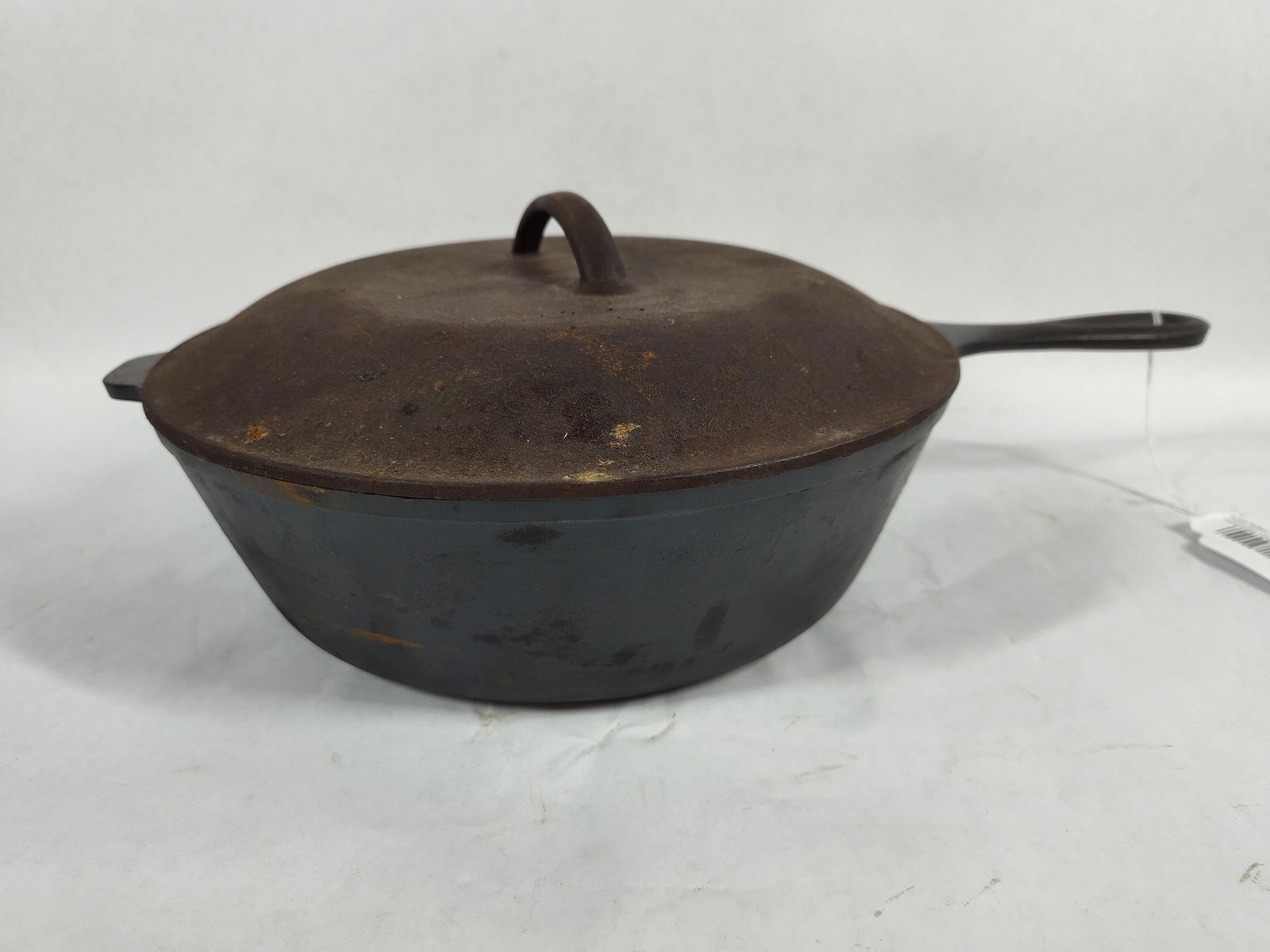 Unmarked No. 8 Cast Iron Lidded Chicken Fryer W/ Fire Ring (1 of 3)