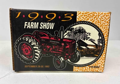 Ertl International I-D9 Standard WF Diesel 1993 Farm Show Special Edition Tractor